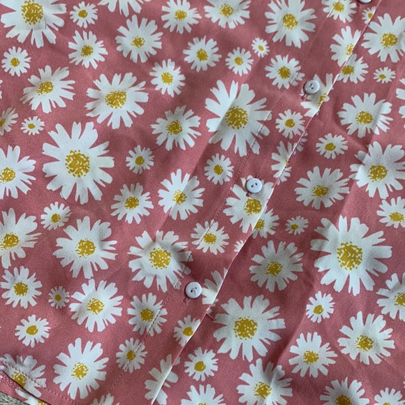 SHEIN Floral Pink Crop Top Button Up Size M - Picture 4 of 5